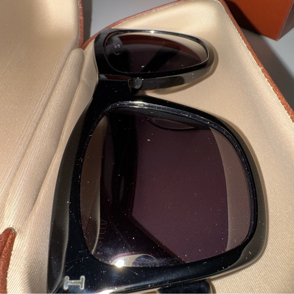 Illesteva Los Feliz Sunglasses - Black/Grey - Picture 14 of 14